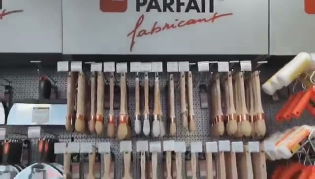 Manchons, rouleaux et pinceaux sur le présentoir L'Outil Parfait chez Polar Matériaux